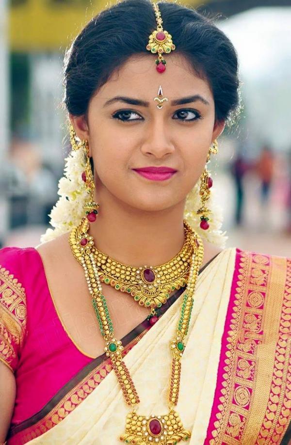 Keerthy Suresh aka Keerthi Suresh Profile, Wiki, Age, Family, Movies