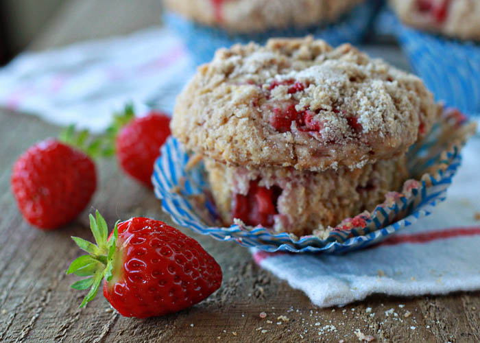 Streusel-Topped-Strawberry-Muffins
