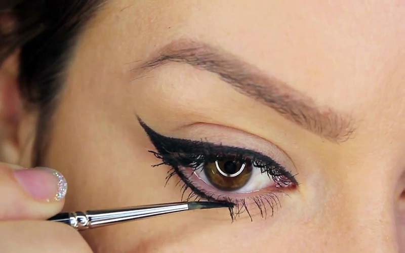 10 Makeup Tricks To Make Your Eyes Look Bigger3