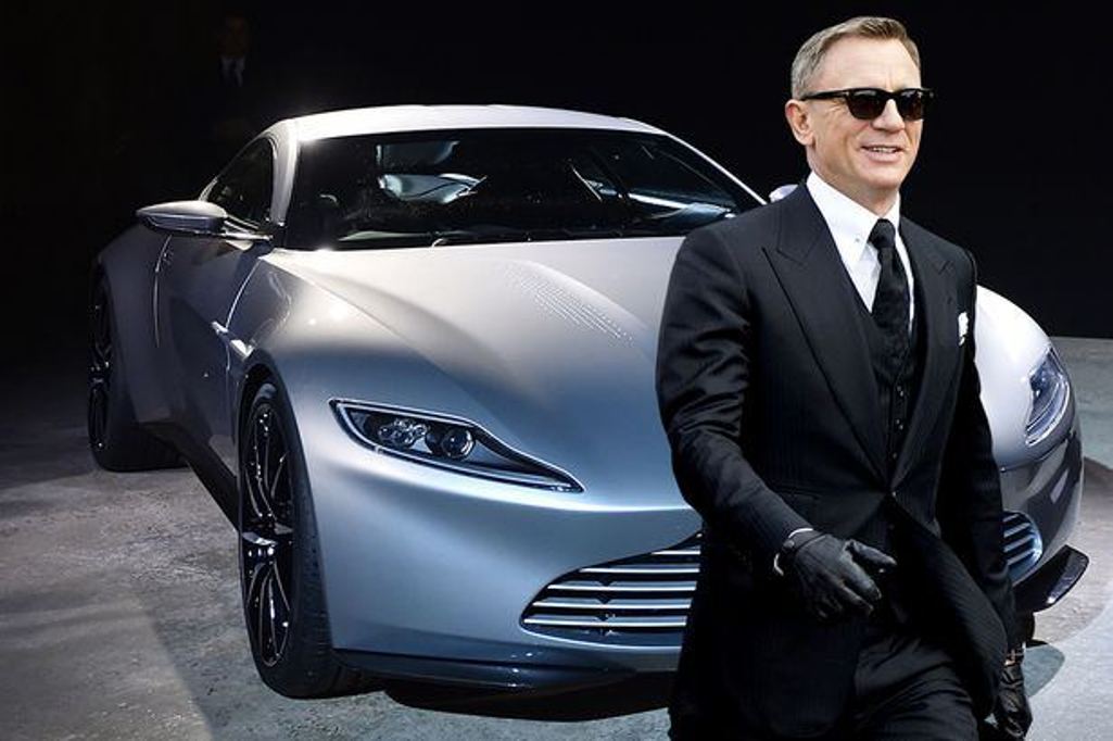 These Famous Gadgets & Fashion In Spectre-14