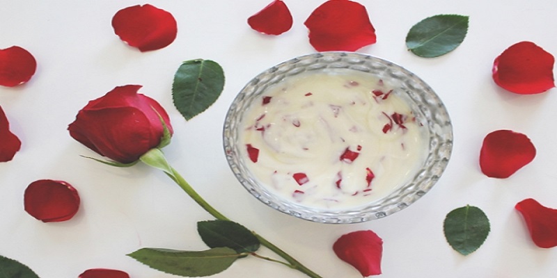 5 Homemade Rose Petals Face Mask Recipe You must Try5