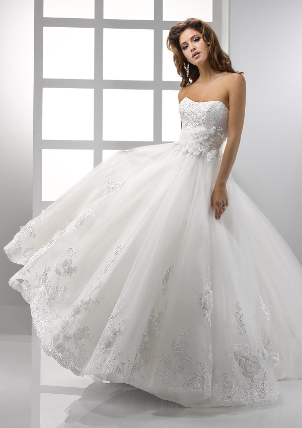 Take A Look Here For Selecting Your Wedding Dresses6