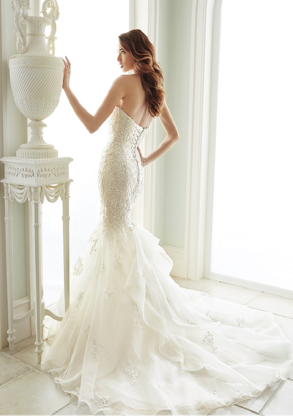 Take-A-Look-Here-For-Selecting-Your-Wedding-Dresses7
