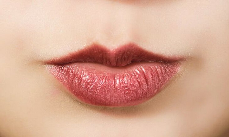 How to shape your lips