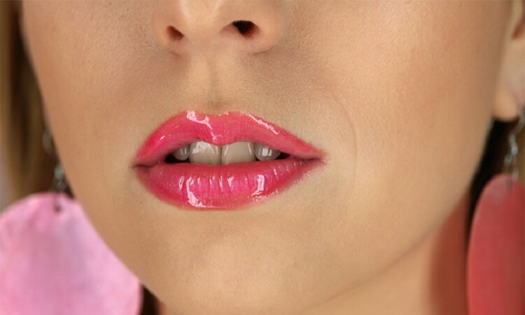 How to shape your lips